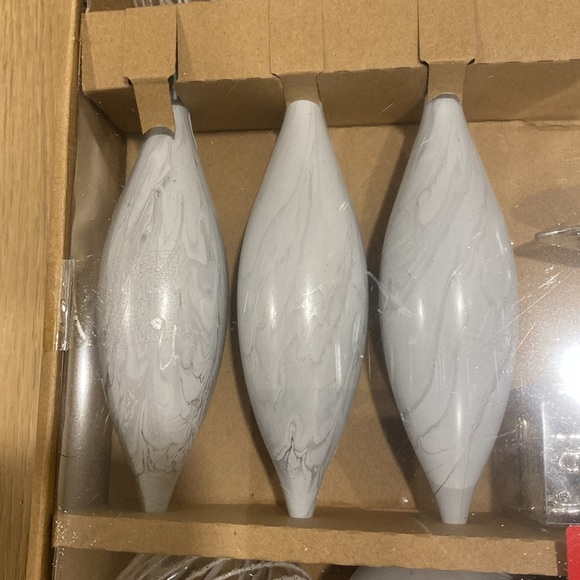 NWT Wondershop 40 Piece Silver and White Ornament Set Shatter Resistant/Hooks - Picture 5 of 6